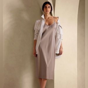 Banana Republic Factory v-neck midi dress
